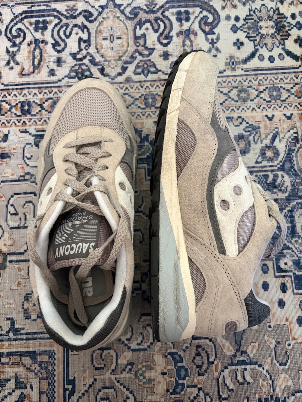 SAUCONY Retail $130 Shadow 6000 Neutral Beige and Gray Sneakers Men 7/Women 8.5